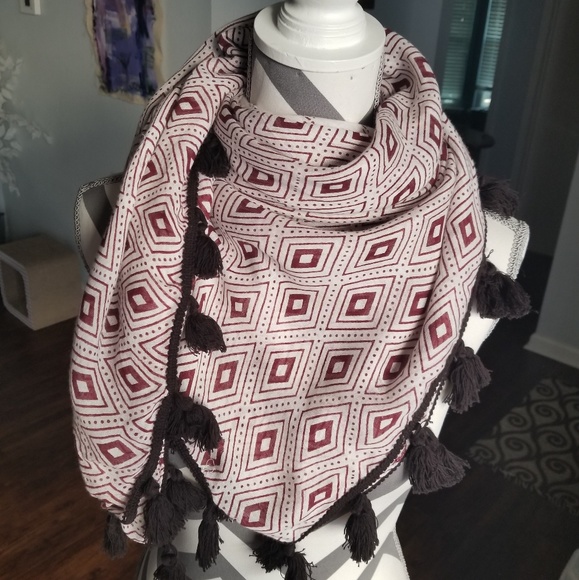 Maroon and cream patterned shawl/scarf - Picture 2 of 7
